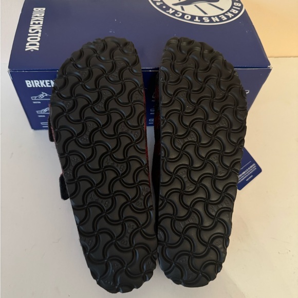 BIRKENSTOCK Arizona Rivet plaid red shearling wool sandal. Size: 8, 39 - Picture 4 of 13